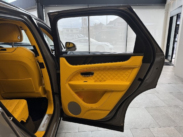 BENTLEY BENTAYGA 2023 Image 43
