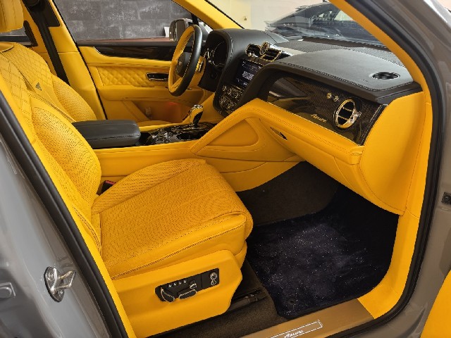 BENTLEY BENTAYGA 2023 Image 44