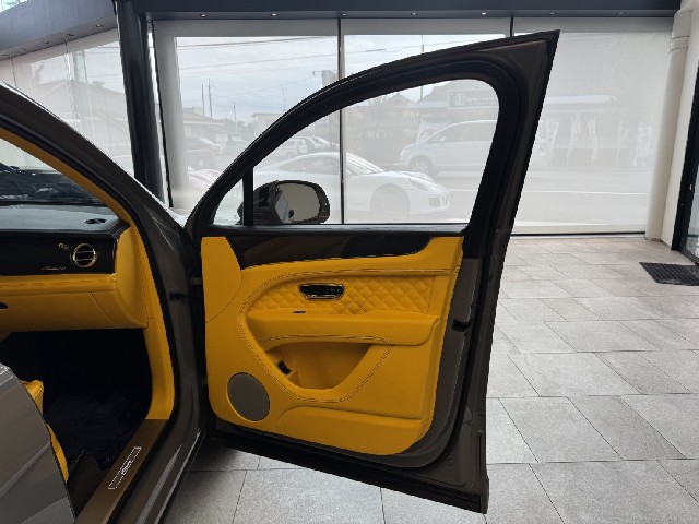 BENTLEY BENTAYGA 2023 Image 47