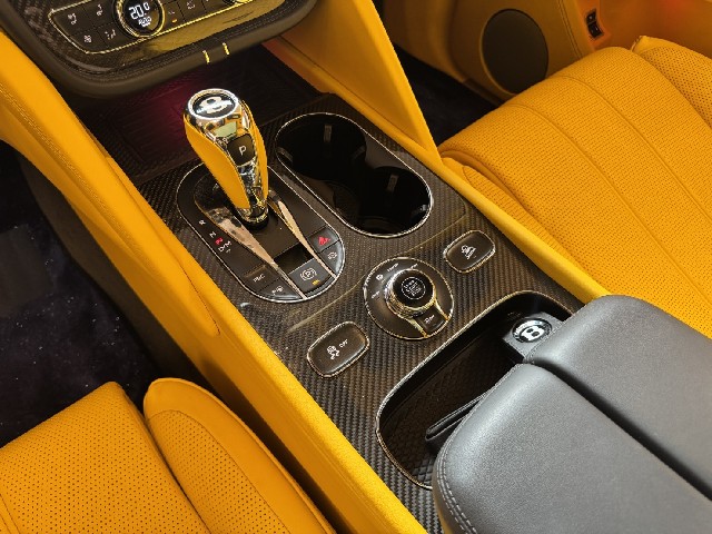 BENTLEY BENTAYGA 2023 Image 57