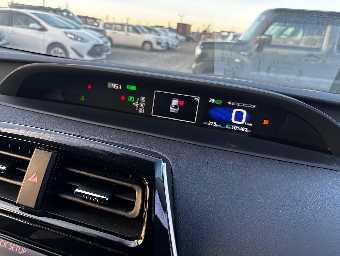 TOYOTA PRIUS 2017 Image 11