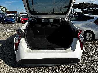 TOYOTA PRIUS 2018 Image 12