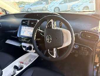 TOYOTA PRIUS 2017 Image 8