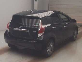 TOYOTA AQUA 2017 Image 2