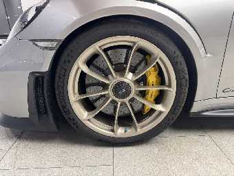 PORSCHE 911 2019 Image 21