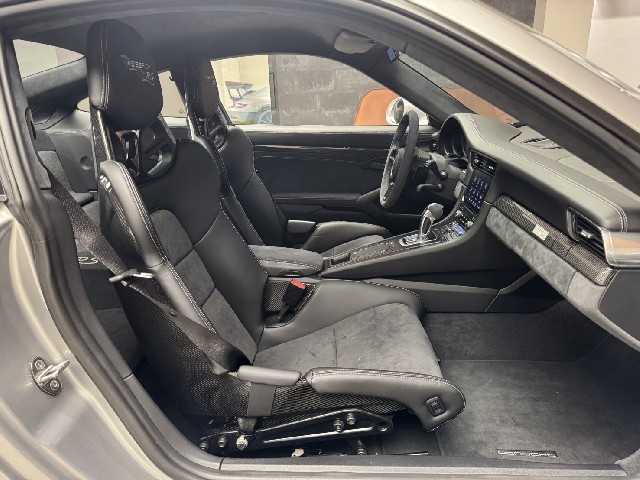 PORSCHE 911 2019 Image 37
