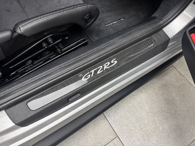 PORSCHE 911 2019 Image 40
