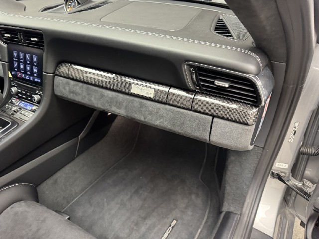 PORSCHE 911 2019 Image 41