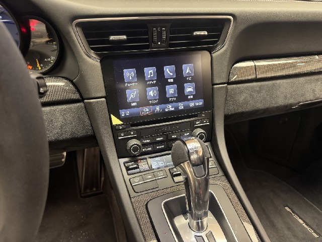 PORSCHE 911 2019 Image 45