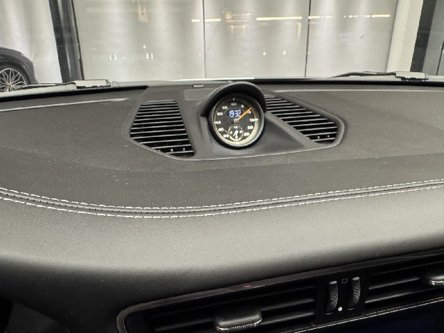 PORSCHE 911 2019 Image 46