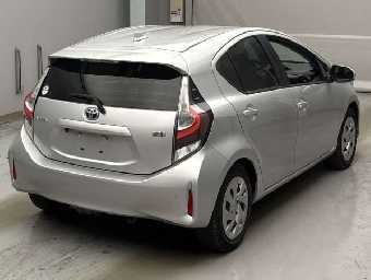 TOYOTA AQUA 2021 Image 2