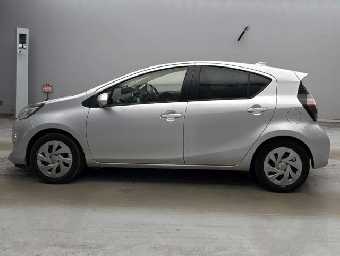 TOYOTA AQUA 2021 Image 5