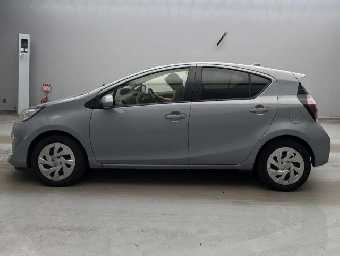 TOYOTA AQUA 2021 Image 5