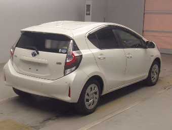 TOYOTA AQUA 2019 Image 2