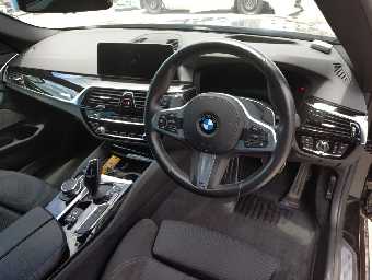 BMW 5 SERIES 2019 Image 4