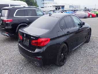 BMW 5 SERIES 2019 Image 8