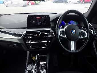 BMW 5 SERIES 2019 Image 11