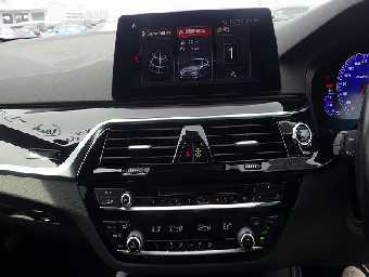 BMW 5 SERIES 2019 Image 16