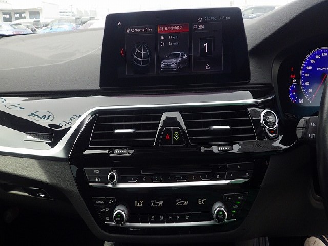 BMW 5 SERIES 2019 Image 56