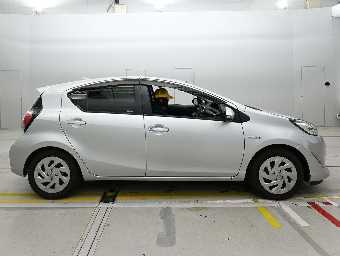 TOYOTA AQUA 2019 Image 3