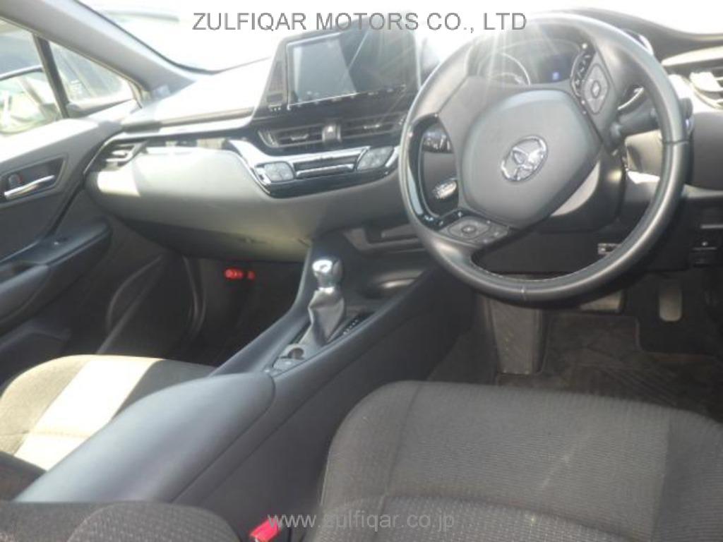 TOYOTA C-HR 2018 Image 4