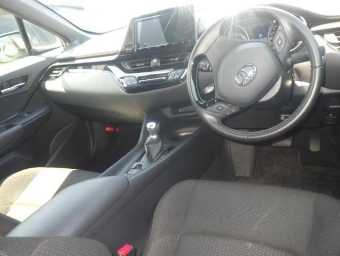 TOYOTA C-HR 2018 Image 4