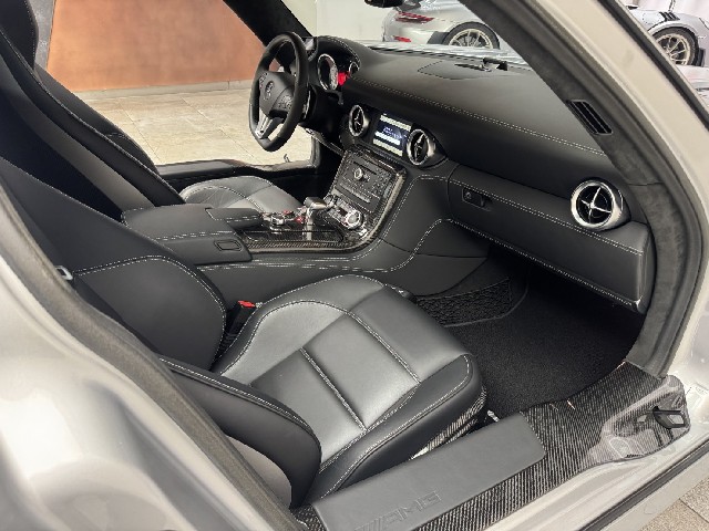 MERCEDES BENZ SLS AMG 2010 Image 19