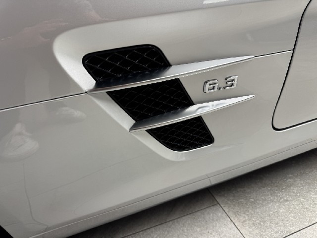 MERCEDES BENZ SLS AMG 2010 Image 27