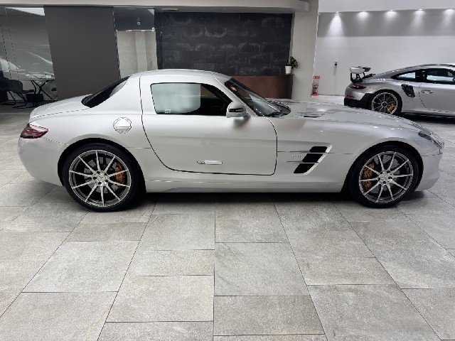 MERCEDES BENZ SLS AMG 2010 Image 42