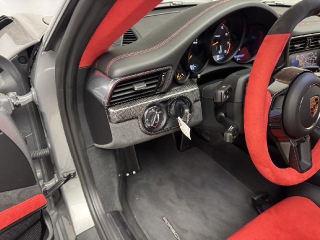 PORSCHE 911 2019 Image 42
