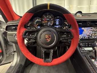 PORSCHE 911 2019 Image 38