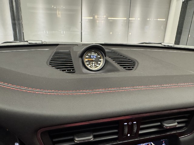 PORSCHE 911 2019 Image 48