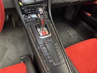 PORSCHE 911 2019 Image 44