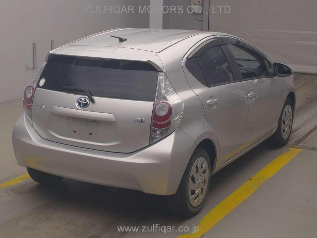 TOYOTA AQUA 2014 Image 2