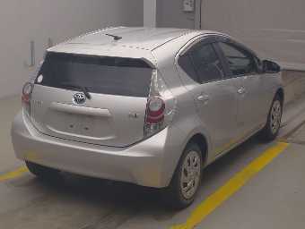 TOYOTA AQUA 2014 Image 2