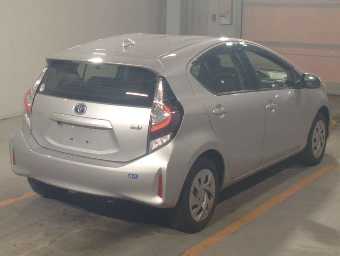 TOYOTA AQUA 2021 Image 2