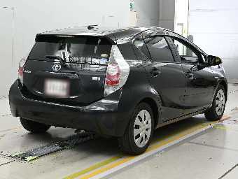 TOYOTA AQUA 2014 Image 2