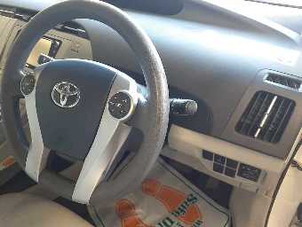 TOYOTA PRIUS 2015 Image 9