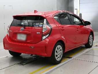 TOYOTA AQUA 2018 Image 2