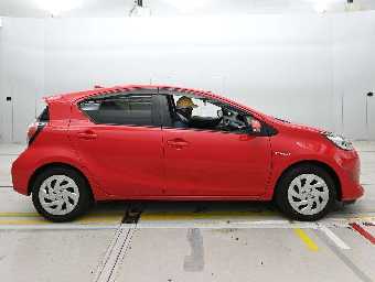 TOYOTA AQUA 2018 Image 3