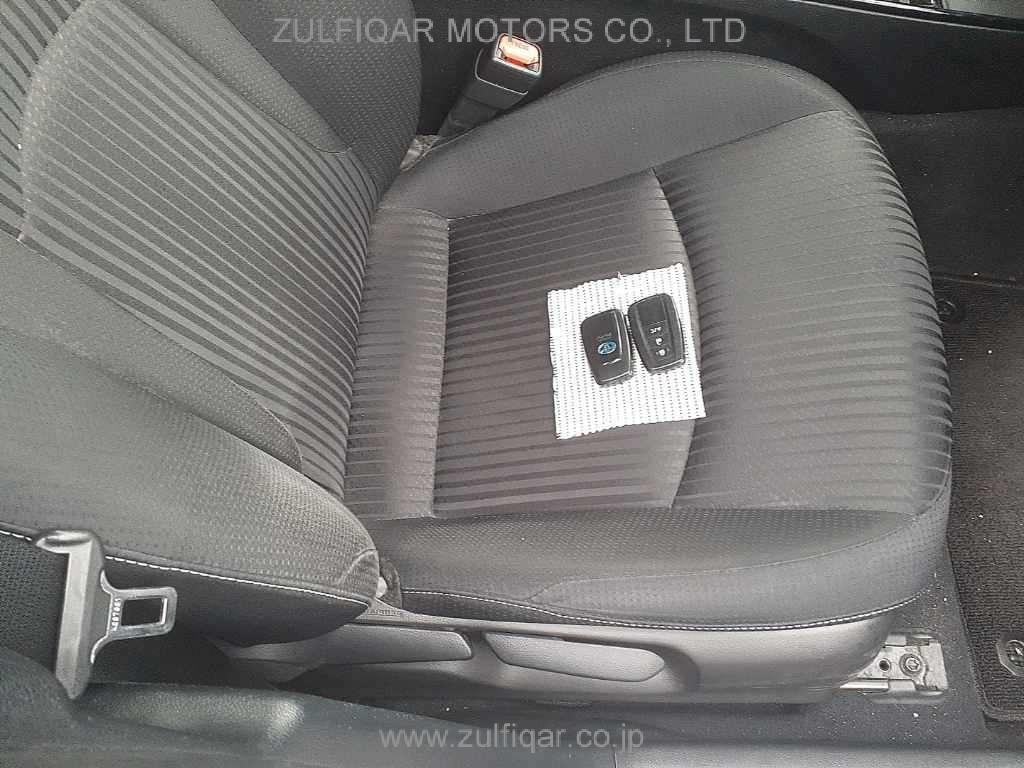 TOYOTA PRIUS PHV 2021 Image 10