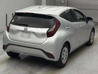 TOYOTA AQUA 2022 Image 2