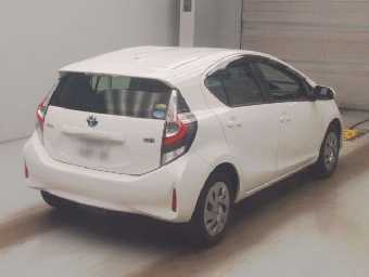 TOYOTA AQUA 2021 Image 2