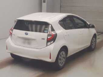 TOYOTA AQUA 2021 Image 2