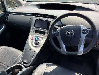 TOYOTA PRIUS 2015 Image 8