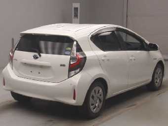 TOYOTA AQUA 2019 Image 2