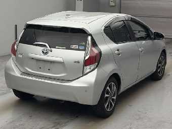 TOYOTA AQUA 2016 Image 2