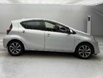 TOYOTA AQUA 2016 Image 6