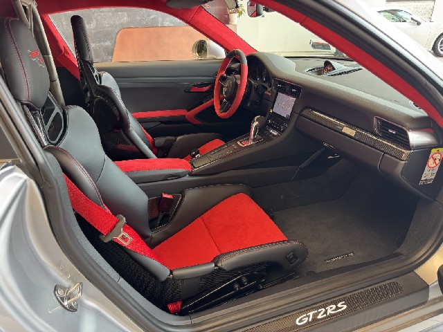 PORSCHE 911 2019 Image 19