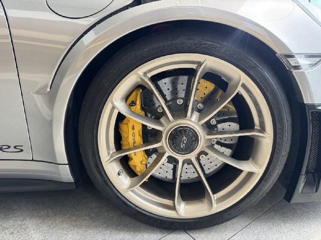 PORSCHE 911 2019 Image 38